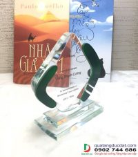 Làm cúp pha lê khen thưởng độc – lạ nhất 2017