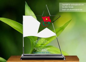 Nhà cung cấp kỷ niệm chương thủy tinh – Giá cực tốt